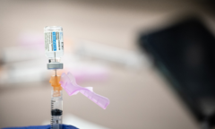 Công nhân nhầm lẫn, 15 triệu liều vaccine COVID-19 bị hỏng