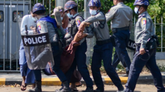 Chính biến Myanmar: Thêm loạt thành viên đảng của bà Suu Kyi bị bắt giữ