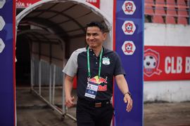 HLV Kiatisak: 'HAGL thắng may mắn Nam Định'