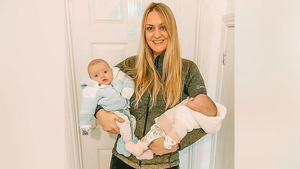 Cặp song sinh hiếm gặp, mỗi bé được thụ thai cách nhau 3 tuần