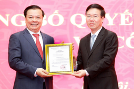 Công bố quyết định phân công ông Đinh Tiến Dũng làm Bí thư Thành ủy Hà Nội