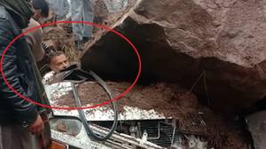 Video: Tài xế thoát chết thần kỳ khi ô tô bị tảng đá đè nát