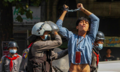 Quân đội Myanmar bắt loạt ca sĩ, diễn viên
