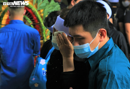 Đám tang đẫm nước mắt của gia đình 4 người chết trong đám cháy ở Hà Nội