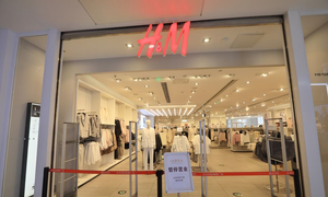 Hai tuần thảm họa của H&M ở châu Á