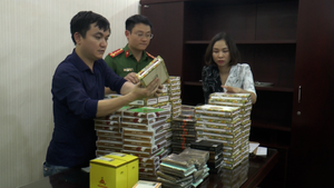 Video: Khởi tố tiếp viên hãng hàng không buôn lậu 9500 điếu xì gà