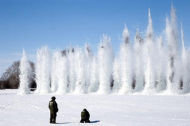 Mục đích chiến lược của Nga khi cho nổ mìn để phá băng 