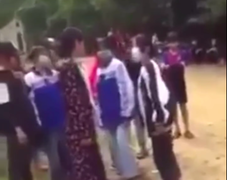 Nữ sinh lớp 8 ở Nghệ An bị đánh hội đồng