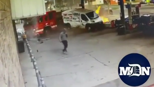 Video: Bị ô tô con đâm ngang sườn, xe cứu hoả lao như bay vào trạm xăng