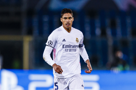 Varane mắc COVID-19, Real Madrid mất cặp trung vệ ở trận gặp Liverpool