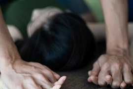 Bé gái uống thuốc ngủ tự tử vì bị uy hiếp bằng ảnh nóng, ép quan hệ tình dục