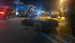 Ô tô 7 chỗ tông liên hoàn 4 xe máy, 5 người thương vong