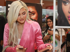 Thổi phồng tài sản, Kylie Jenner bị Forbes loại khỏi danh sách tỷ phú