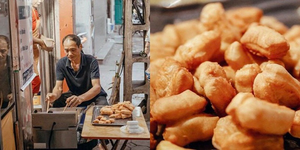 Chuyện về hàng quẩy đùi gà mộc mạc 'bán' cả tuổi thơ cho bao người Hà Nội