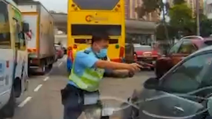 Video: Nghẹt thở khoảnh khắc cảnh sát nổ súng, khống chế tài xế 'xe điên'