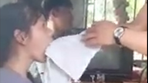 Video: Xôn xao 'thần y' chữa câm điếc bằng cách rút lưỡi