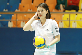 HLV bóng chuyền Phạm Thị Kim Huệ bị cảnh cáo