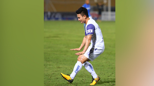 Video: Màn ăn mừng bàn thắng mang thương hiệu 'quay xe' của Quang Hải