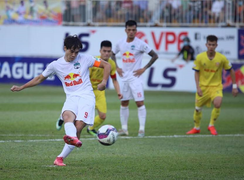 HLV Nguyễn Văn Sỹ: 'Nam Định thua sớm 3 bàn trước HAGL vì thiếu oxy'