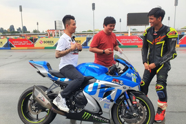 'Soi' mô tô Suzuki GSX-R1000 Minh Nhựa cầm lái ở Bình Dương