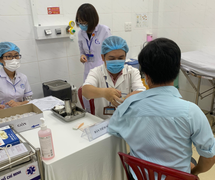 Hơn 7.600 người ở TP.HCM đã được tiêm vaccine COVID-19