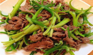 Món ngon mỗi ngày: Thịt bò xào ngồng tỏi