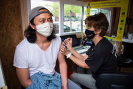 Mỹ hỗn loạn sau quyết định dừng tiêm vaccine COVID-19 của Johnson & Johnson