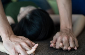 Giận nhau, vợ báo công an bị chồng hờ 'quan hệ' từ tuổi thiếu niên