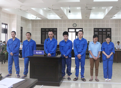 17 năm tù giam cho 2 phụ nữ đưa người Trung Quốc nhập cảnh trái phép để đánh bạc