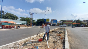 Dân phản ánh gói thầu làm đường trăm tỷ ở Cần Thơ: Đo lại cao trình đường