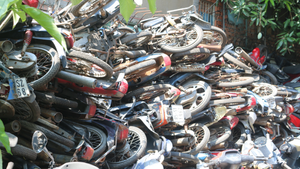 Xe vô chủ chất đống nhiều năm, hai bến xe Miền Đông, Miền Tây 'đau đầu' xử lý 