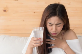 Nấc thường xuyên sau ăn, bạn cần tới bệnh viện ngay