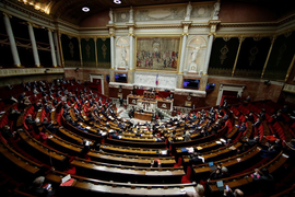 Pháp cấm quan hệ tình dục với trẻ em dưới 15 tuổi, phạt tù 20 năm nếu vi phạm