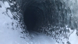 Video: Bên trong đường hầm dưới băng tuyết ở Mỹ