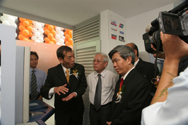 Cuộc ‘cách mạng’ ATM chấn động thế giới và câu chuyện của tiến sĩ gốc Việt