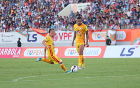 Video: Quốc Phương ghi bàn siêu phẩm, Đông Á Thanh Hóa đánh bại Bình Định