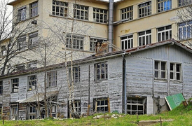 Mẹ tham gia 'chiến dịch quân sự' bắt cóc con gái 8 tuổi