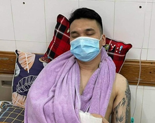 Khắc Việt bị gãy tay, phải hủy loạt show