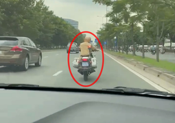 Clip CSGT TP.HCM lái xe đặc chủng ‘mở đường’ giúp thai phụ vỡ ối đến bệnh viện