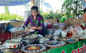 Cà Mau dâng 9 mâm bánh dân gian lên Quốc Tổ Hùng Vương