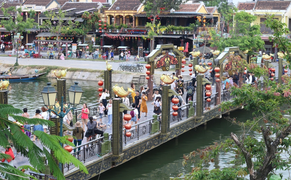 Ảnh: Phố cổ Hội An dập dìu du khách trong ngày Giỗ Tổ Hùng Vương