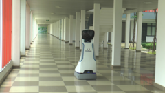 Video: Robot tự hành biết nói ở Hà Nội