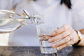 Dấu hiệu cảnh báo bệnh nguy hiểm khi bạn luôn cảm thấy khát nước