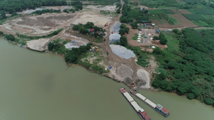 Video: Ai làm ngơ cho 2 bãi vật liệu hết giấy phép 6 năm ngang nhiên hoạt động?