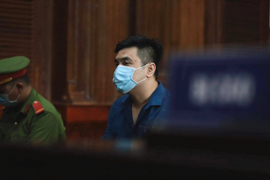 Tài xế Mercedes tông nữ tiếp viên hàng không thương tật 79% tự bào chữa tại tòa