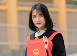 Giáo viên thực tập bất ngờ nổi tiếng mạng xã hội nhờ bức ảnh chụp lén