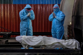 Thi thể chồng chất, bệnh viện Ấn Độ từ chối đón bệnh nhân