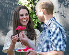 Loạt ảnh tình tứ của vợ chồng Hoàng tử William - Kate trong 10 năm hôn nhân