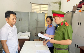 Mâu thuẫn tình cảm, thuê người tạt sơn khủng bố bạn gái