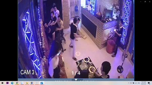 Bị cô gái từ chối đi chơi, nhóm côn đồ hành hung nhân viên, đập phá quán karaoke